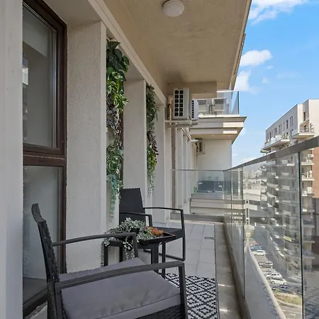 6 * Bucarest