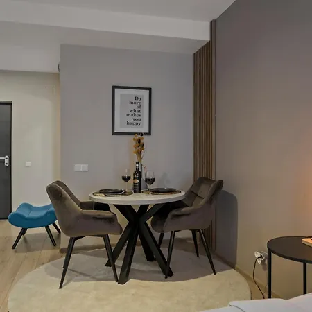 6 * Bucarest